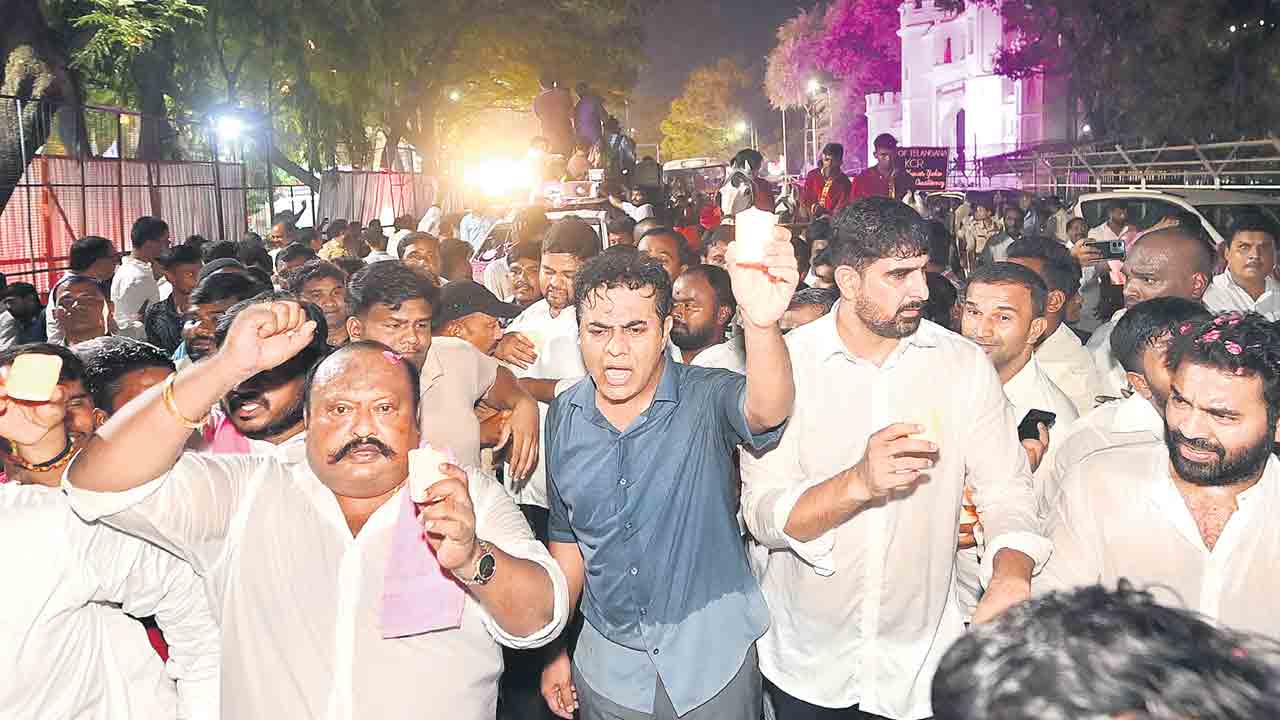 అమరులకు ఘన నివాళి