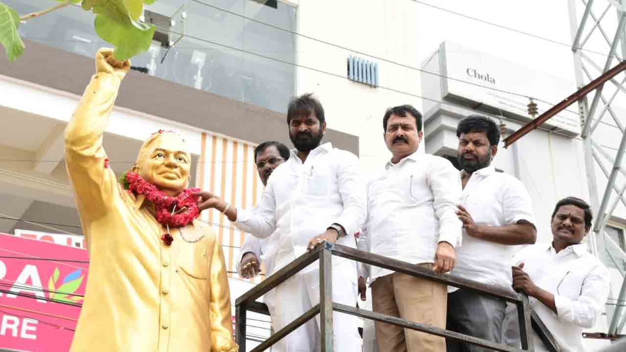 తెలంగాణ దార్శనీకుడు..