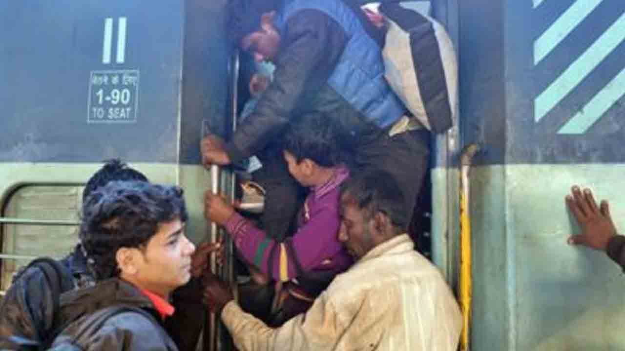 General Class Coaches | సాధారణ ప్రయాణికులకు ఊరట.. రైళ్లలో జనరల్ కోచ్లు నాలుగుకు   పెంపు