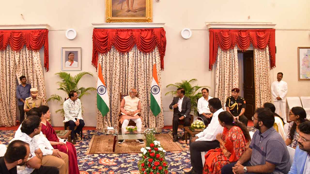 నిమ్స్‌ వైద్యులకు గవర్నర్‌ రాధాకృష్ణన్‌ అభినందన