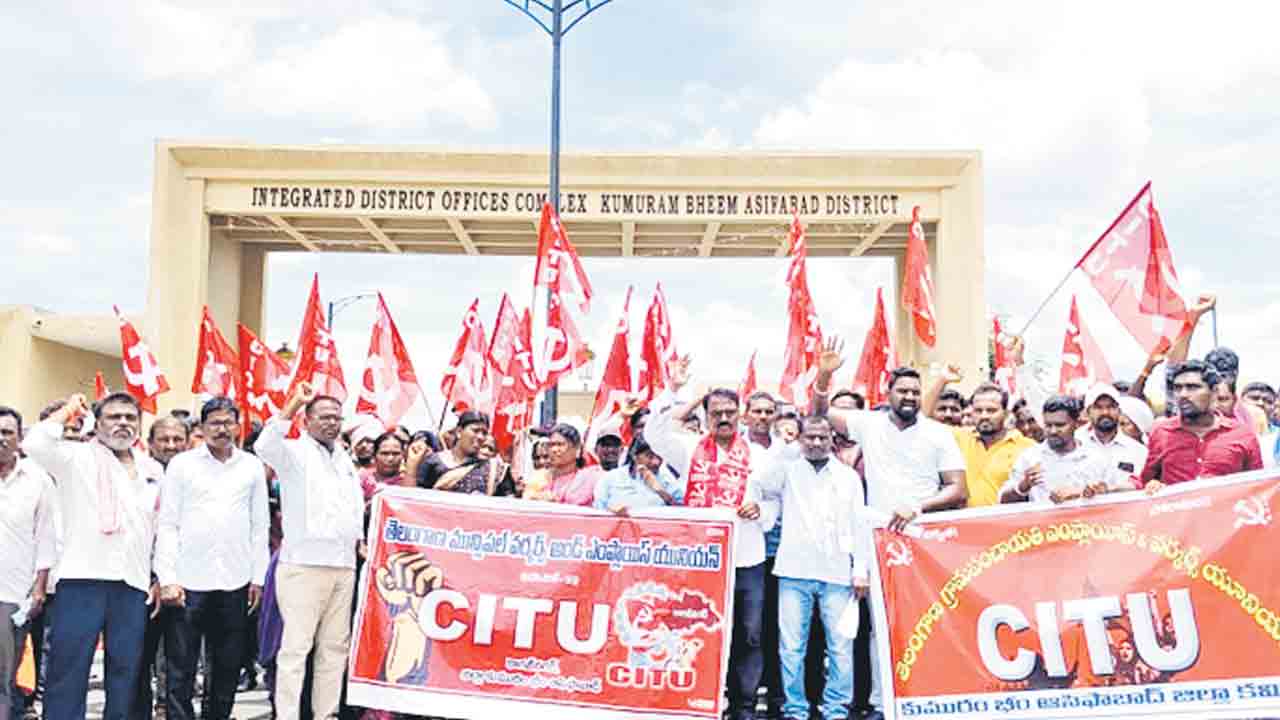 కనీస వేతనం ఇవ్వాలి మున్సిపల్‌, పంచాయతీ కార్మికుల ధర్నా