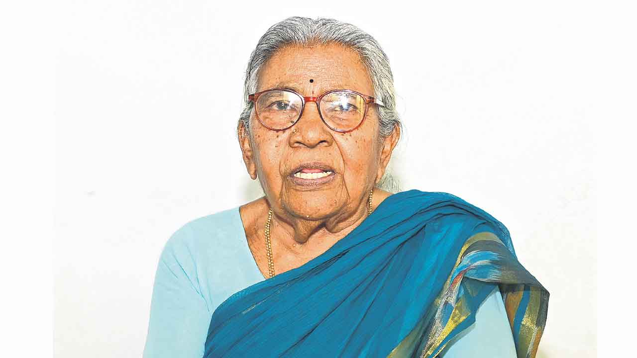 ఈ పెద్దమ్మ.. మానవత్వానికి చిరునామా
