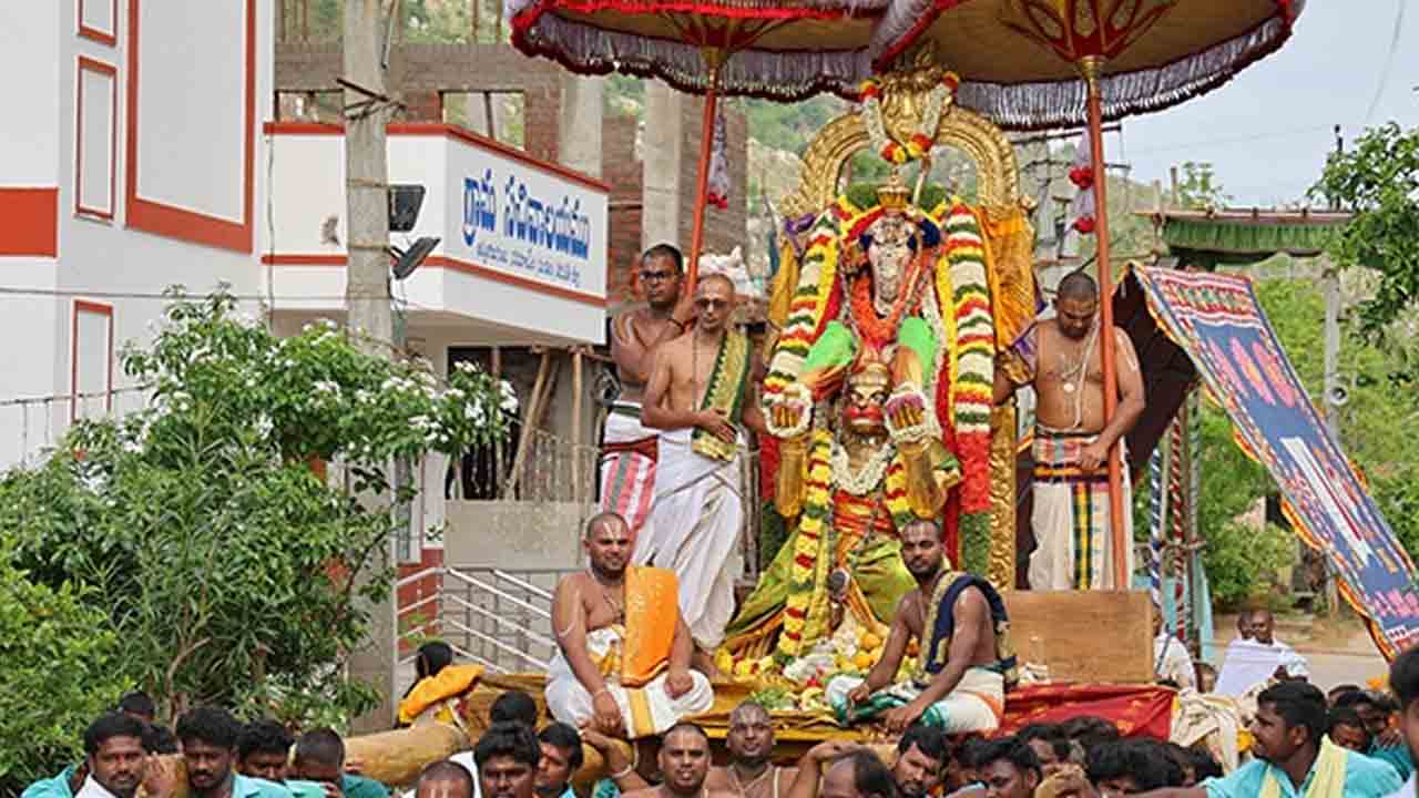 Tirumala | తిరుమలలో కొనసాగుతున్న భక్తుల రద్దీ.. సర్వదర్శనానికి 15 గంటల సమయం