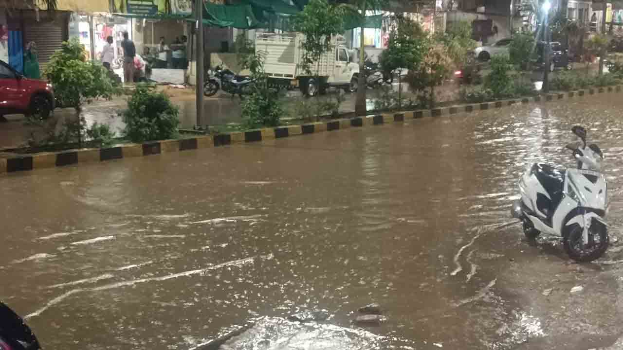 పలుచోట్ల భారీ వర్షం