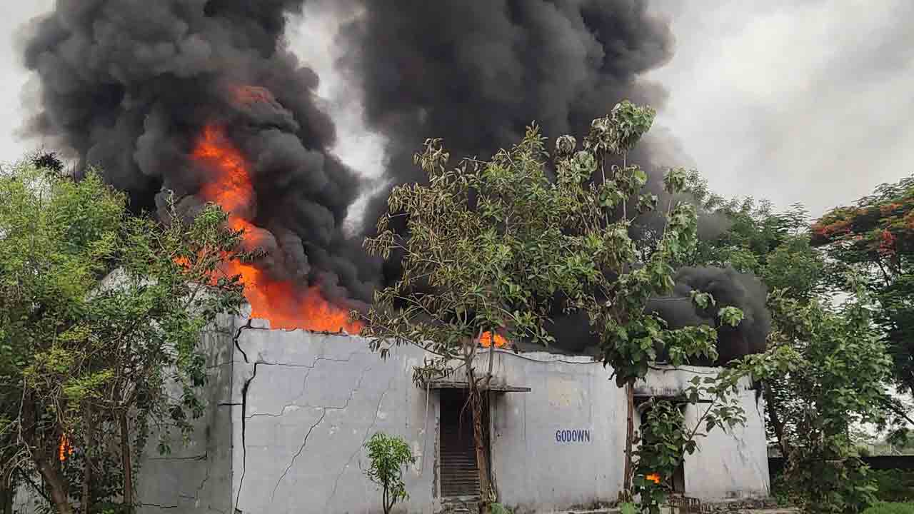 ఐస్‌క్రీమ్‌ కప్పుల తయారీ కంపెనీలో అగ్ని ప్రమాదం