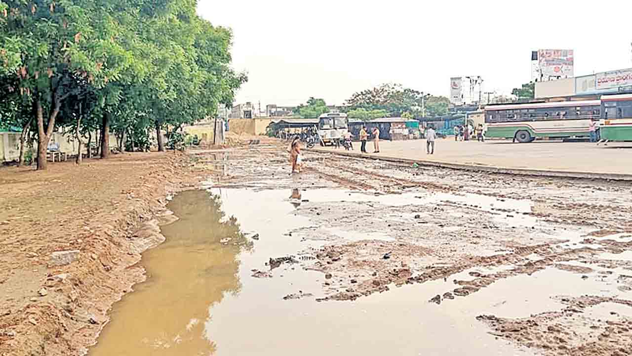 మురుగు.. పరుగు