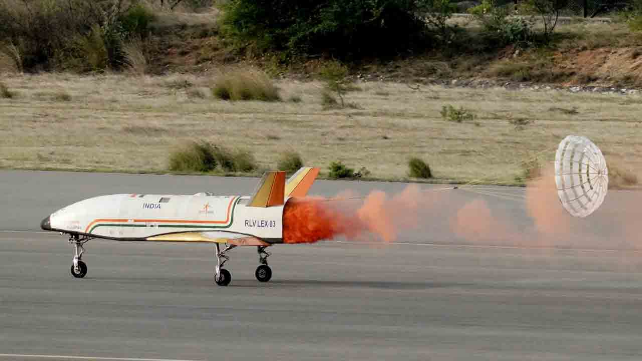 ISRO | ఇస్రో హాట్రిక్‌.. పుష్పక్‌ ప్రయోగం విజయవంతం