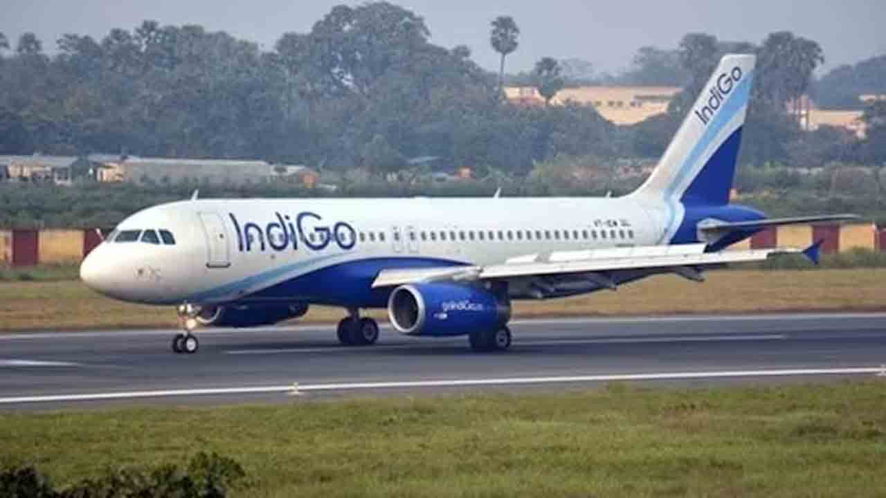 IndiGo | విమానం వాష్‌రూమ్‌లో పొగతాగి.. కటకటాలపాలైన ప్రయాణికుడు