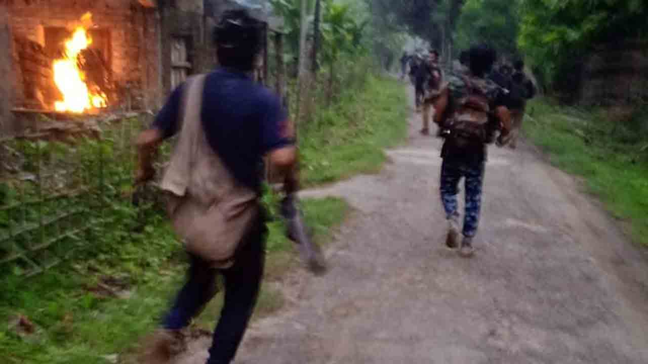 Manipur | మణిపూర్‌లో పోలీస్‌ అవుట్‌పోస్టులపై మూకలు దాడి.. పలు ఇళ్లకు నిప్పు