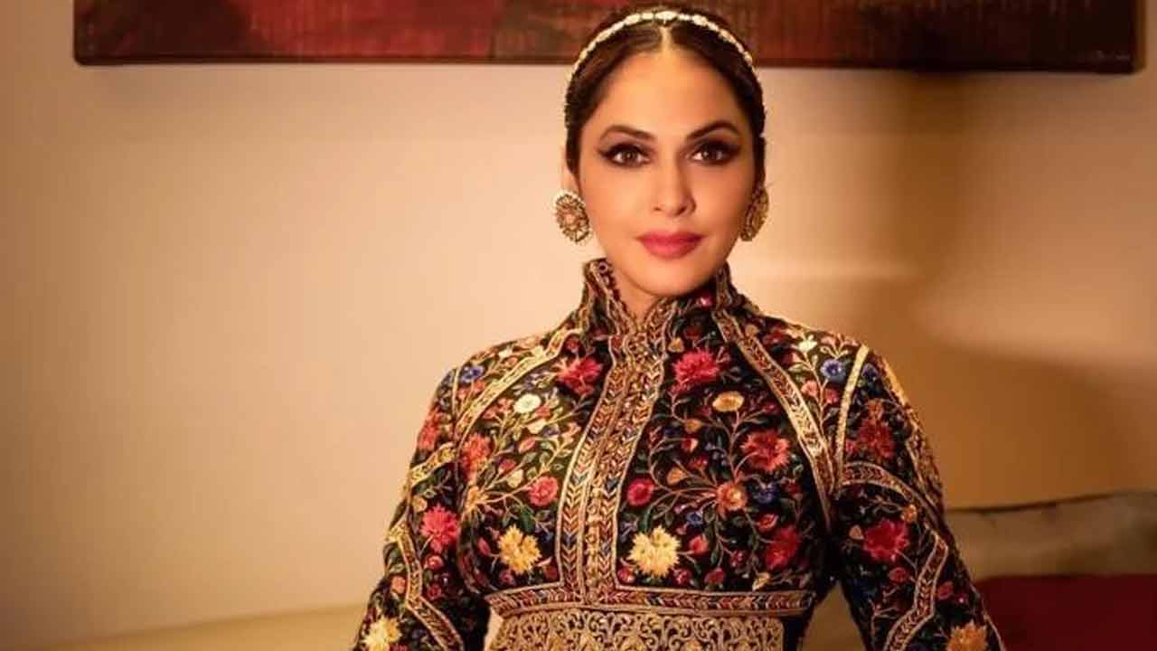 Isha Koppikar | ఒక స్టార్ నటుడు నన్ను ఒంటరిగా కలవమని అడిగారు