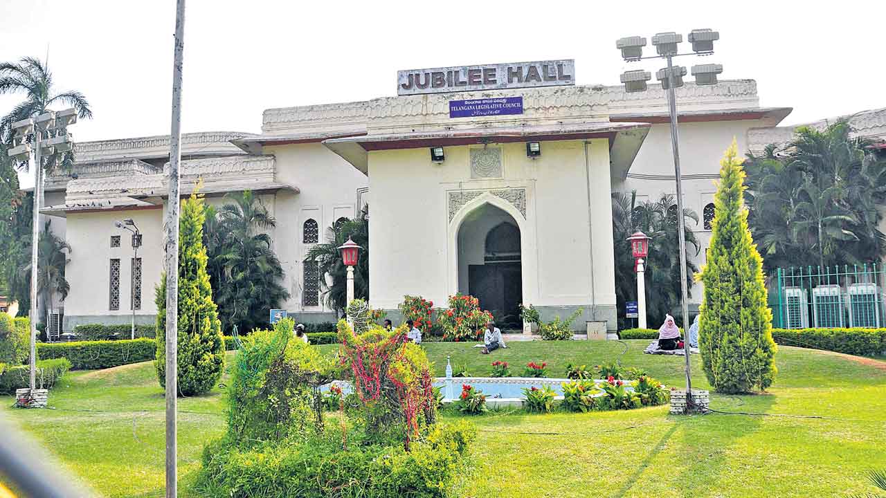 జూబ్లీహాల్‌లోనే మండలి సమావేశాలు