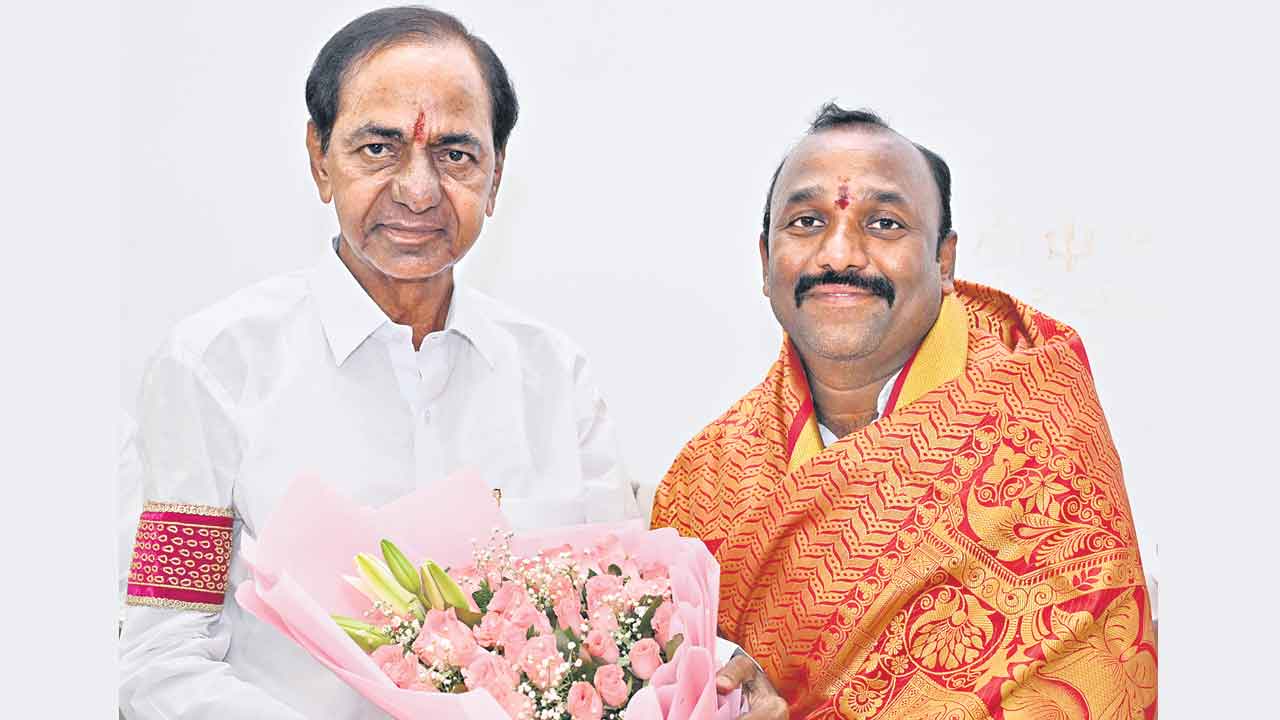 పాలమూరు గుండెల్లో గులాబీ జెండా