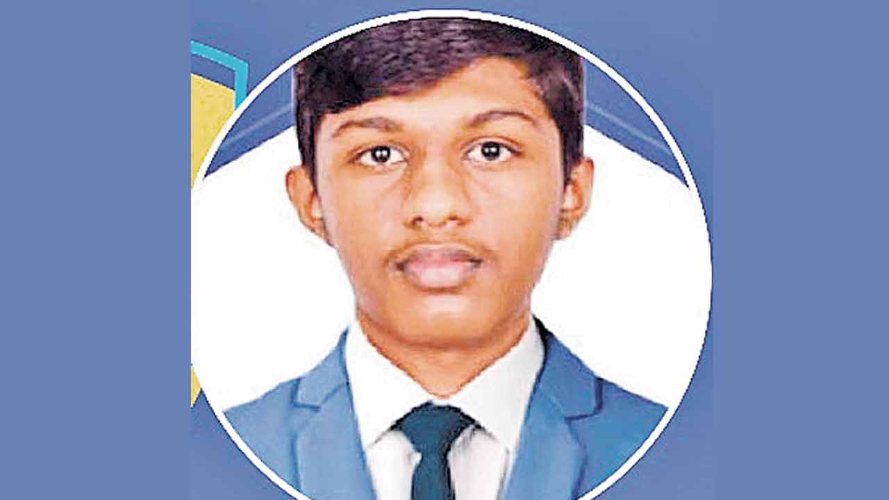 కేకేఆర్‌ గౌతమ్‌ పూర్వ విద్యార్థికి 5వ ర్యాంకు