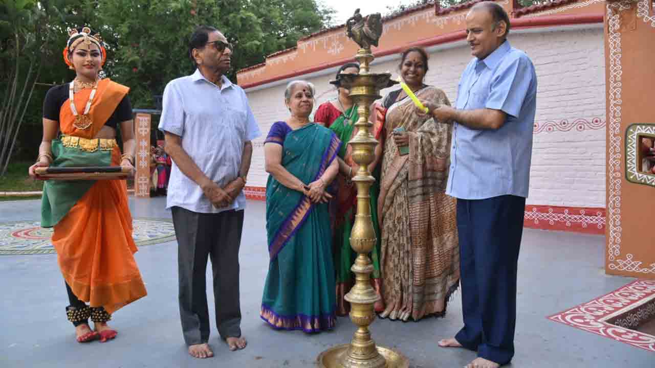 Kuchipudi | మాదాపూర్ శిల్పారామంలో అలరించిన `కూచిపూడి ద‌ర్ప‌ణం` నృత్య ప్రదర్శన..!