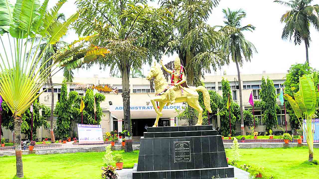 కేయూలో అంతులేని అవినీతి