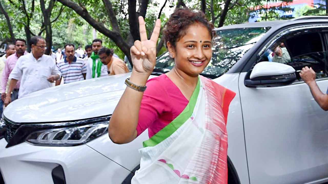 ఉప ఎన్నికల్లో గెలిచిన కల్పనా సొరేన్‌