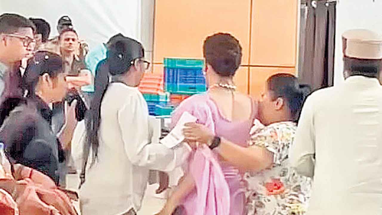 కంగన చెంప చెళ్లు