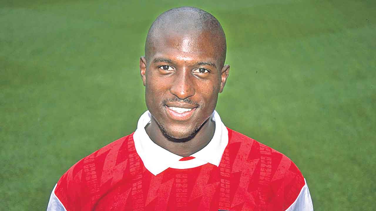 మాజీ ఫుట్‌బాలర్‌ కన్నుమూత