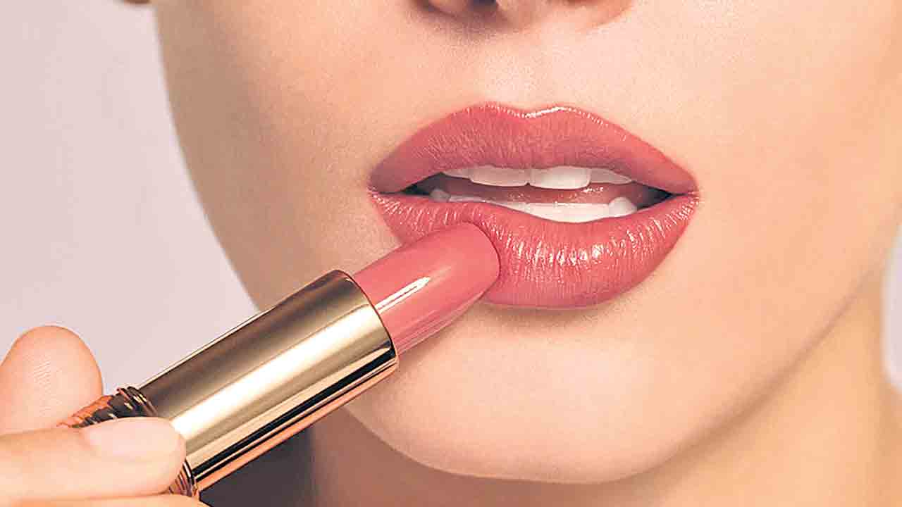 లిప్‌స్టిక్‌ పూస్తున్నారా..