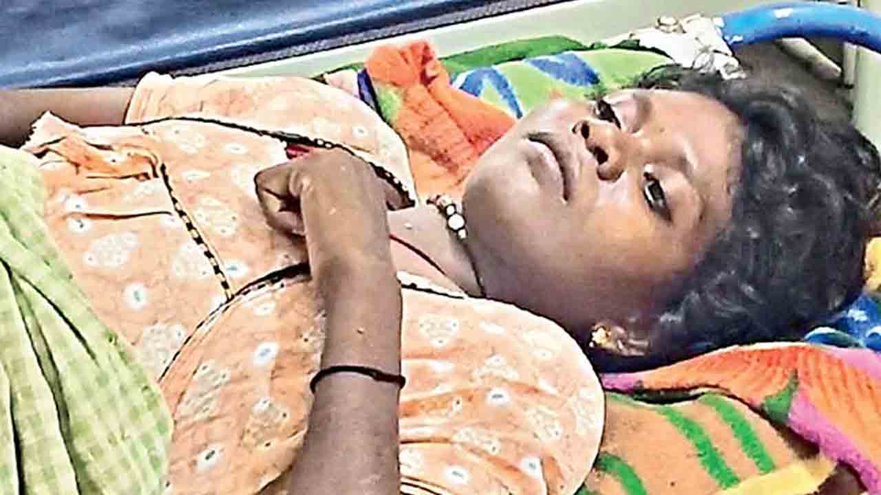 Kollapur | కొల్లాపూర్‌లో చెంచు మహిళపై విచక్షణారహితంగా దాడి..