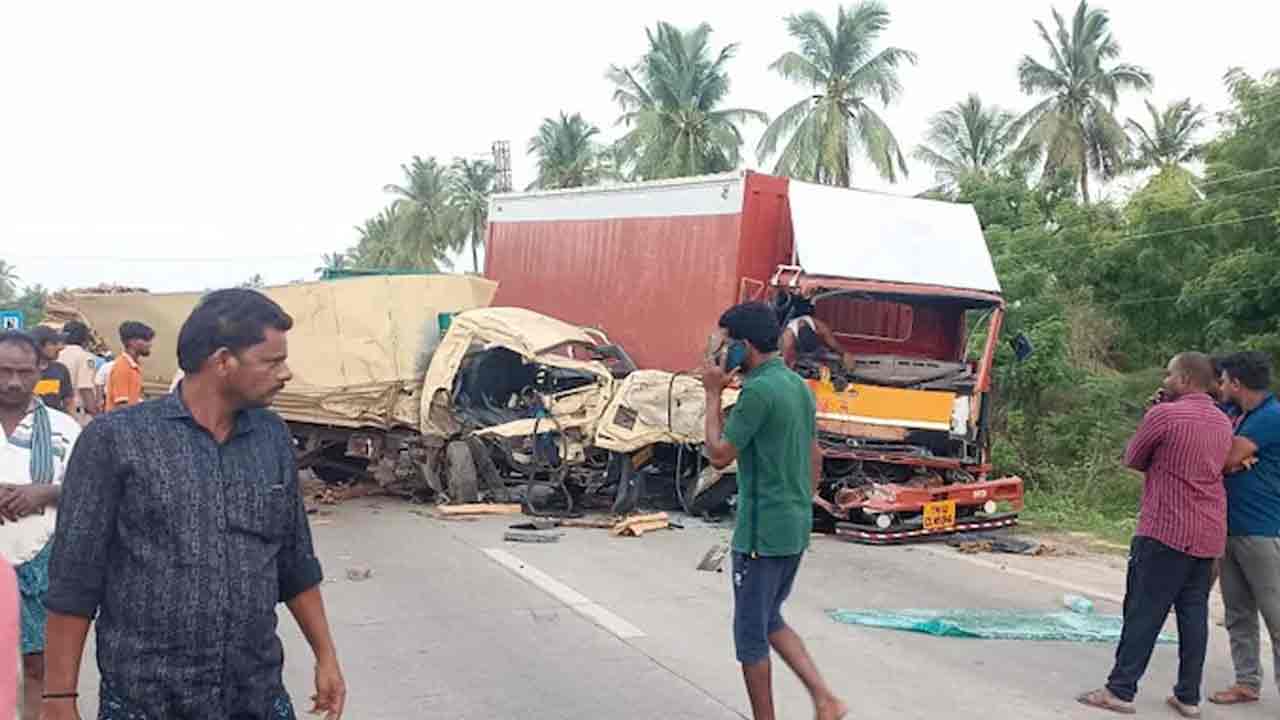 Road Accident | కృష్ణా జిల్లాలో రెండు లారీలు ఢీ.. డ్రైవర్లు సహా ఆరుగురు దుర్మరణం