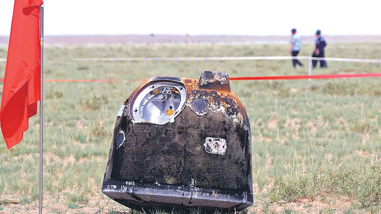 Chang’e-6 | చరిత్ర సృష్టించిన చాంగే-6.. చంద్రుడి ఆవలి మట్టితో భూమిపైకి