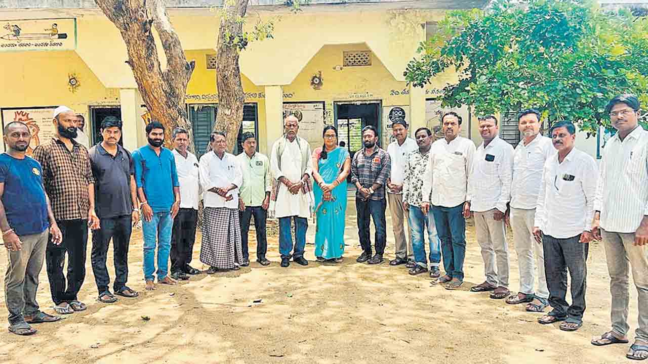 స్వగ్రామాన్ని సందర్శించిన ‘అందెశ్రీ’