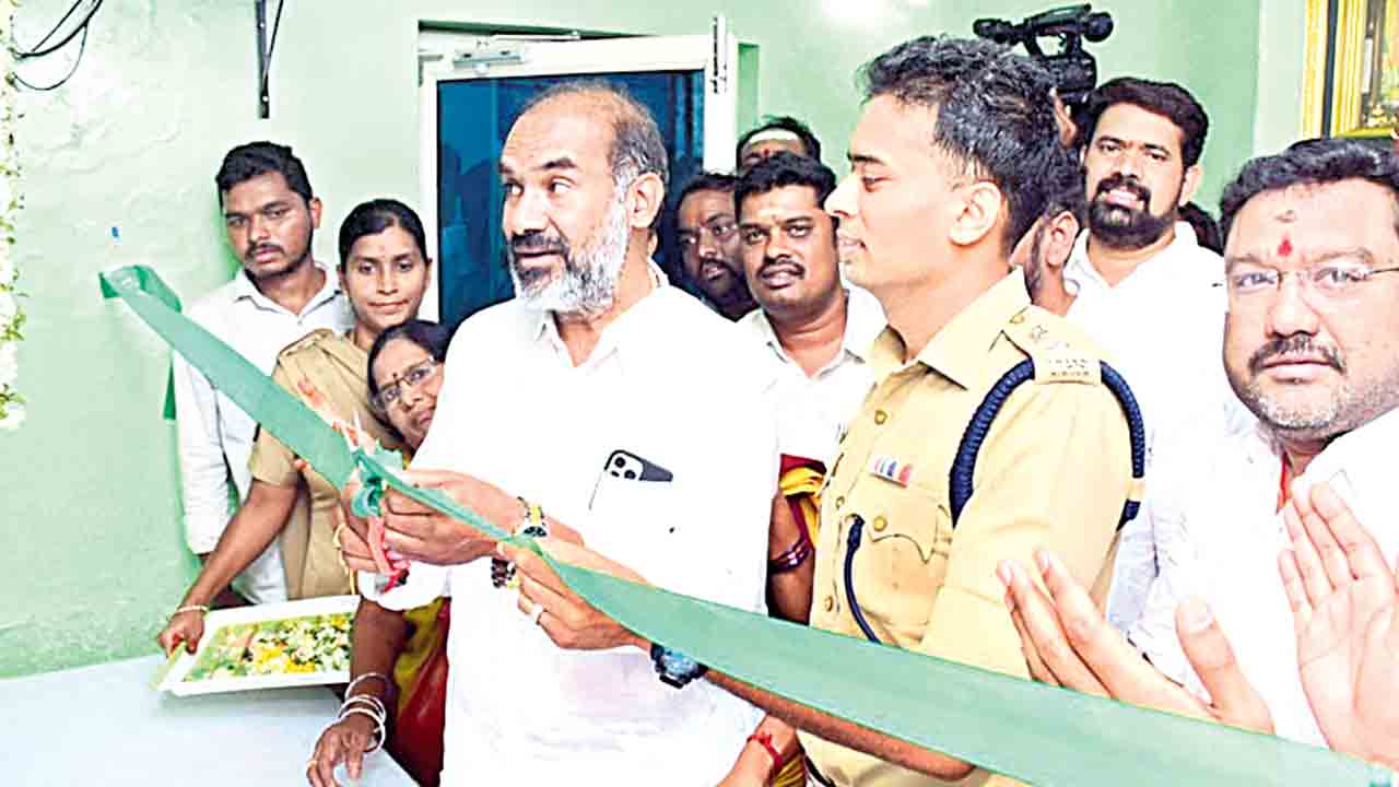 పోలీస్‌ సేవలు భేష్‌