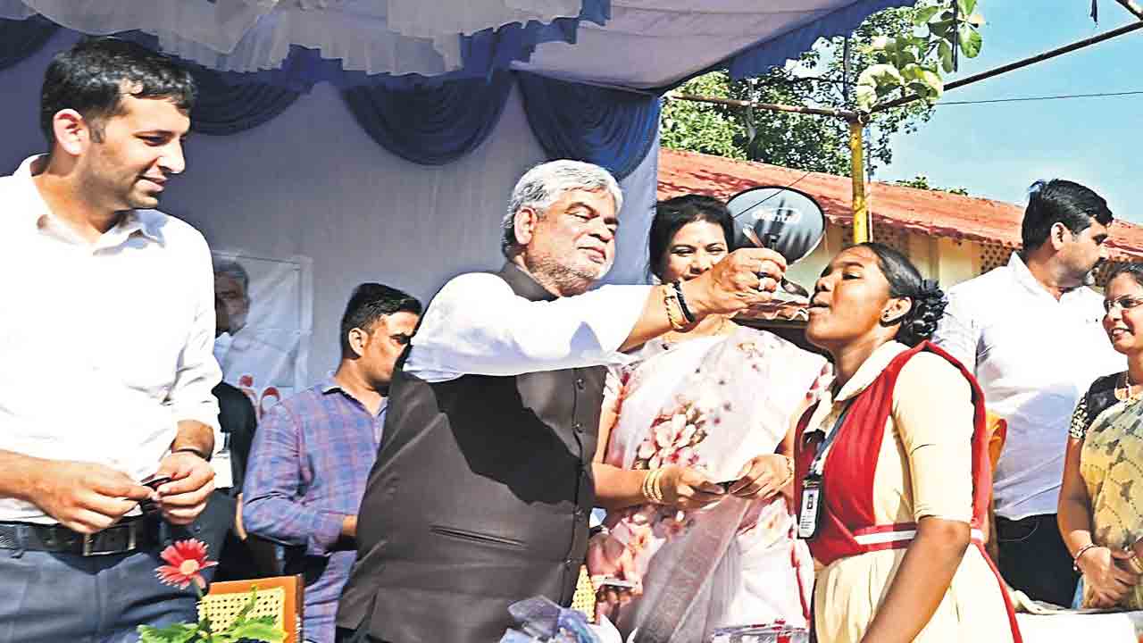 ప్రతి విద్యార్థీ అల్బెండజోల్‌ మాత్రలు వేసుకోవాలి