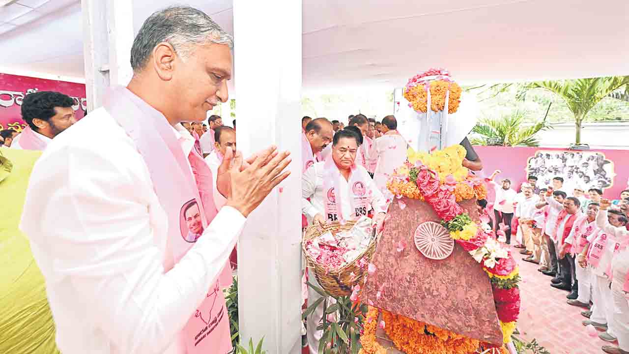 అమరులకు నివాళులర్పించిన హరీశ్‌రావు
