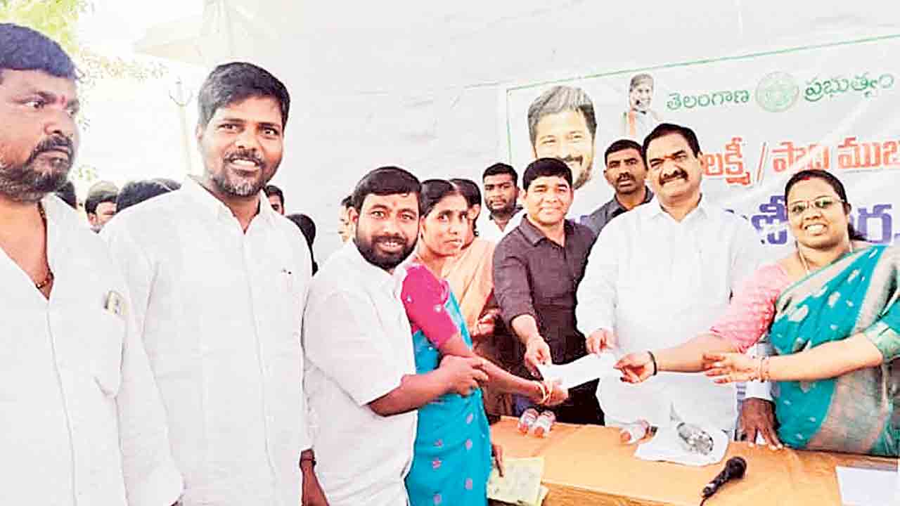 మహిళల ఆర్థికాభివృద్ధికి ప్రాధాన్యత