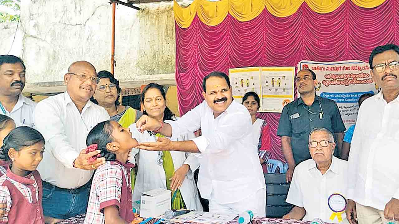 విద్యార్థుల ఆరోగ్య పరిరక్షణకు ప్రాధాన్యత