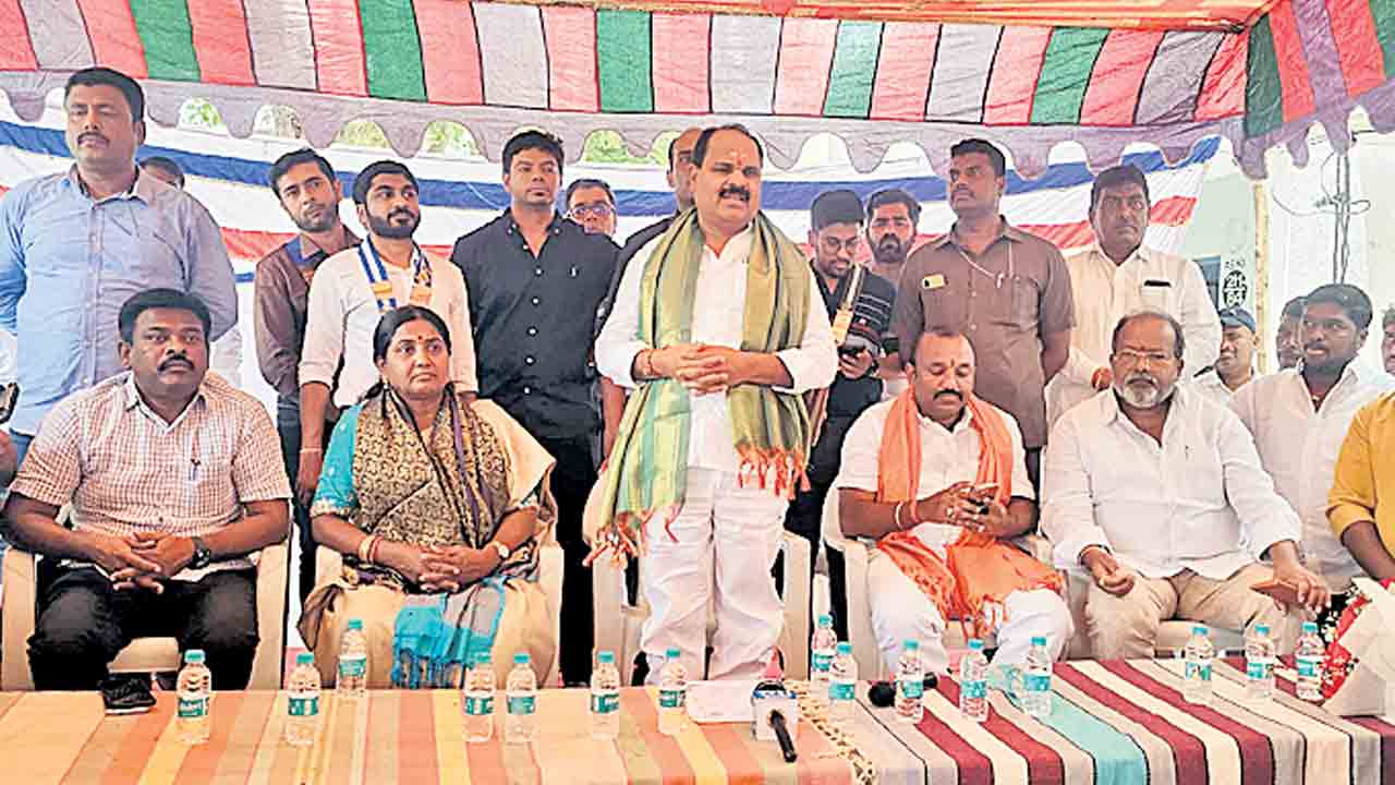 చదువుతోనే ఉజ్వల భవిత