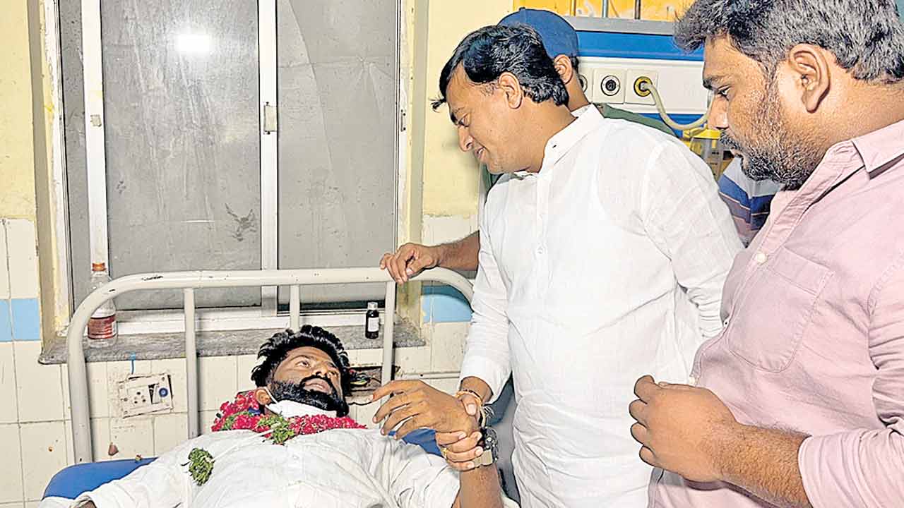 ఉద్యోగాల కోసం చావోరేవో!