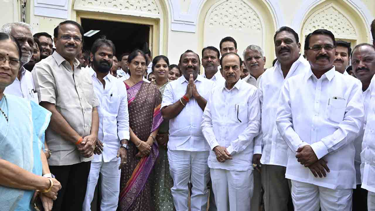 నవీన్‌కు అభినందనల వెల్లువ