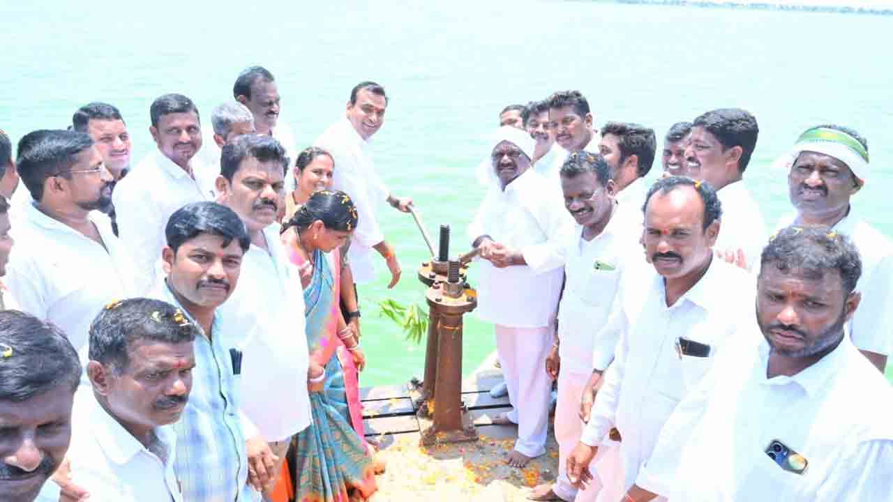 శాలిగౌరారం ప్రాజెక్టు నీటి విడుదల