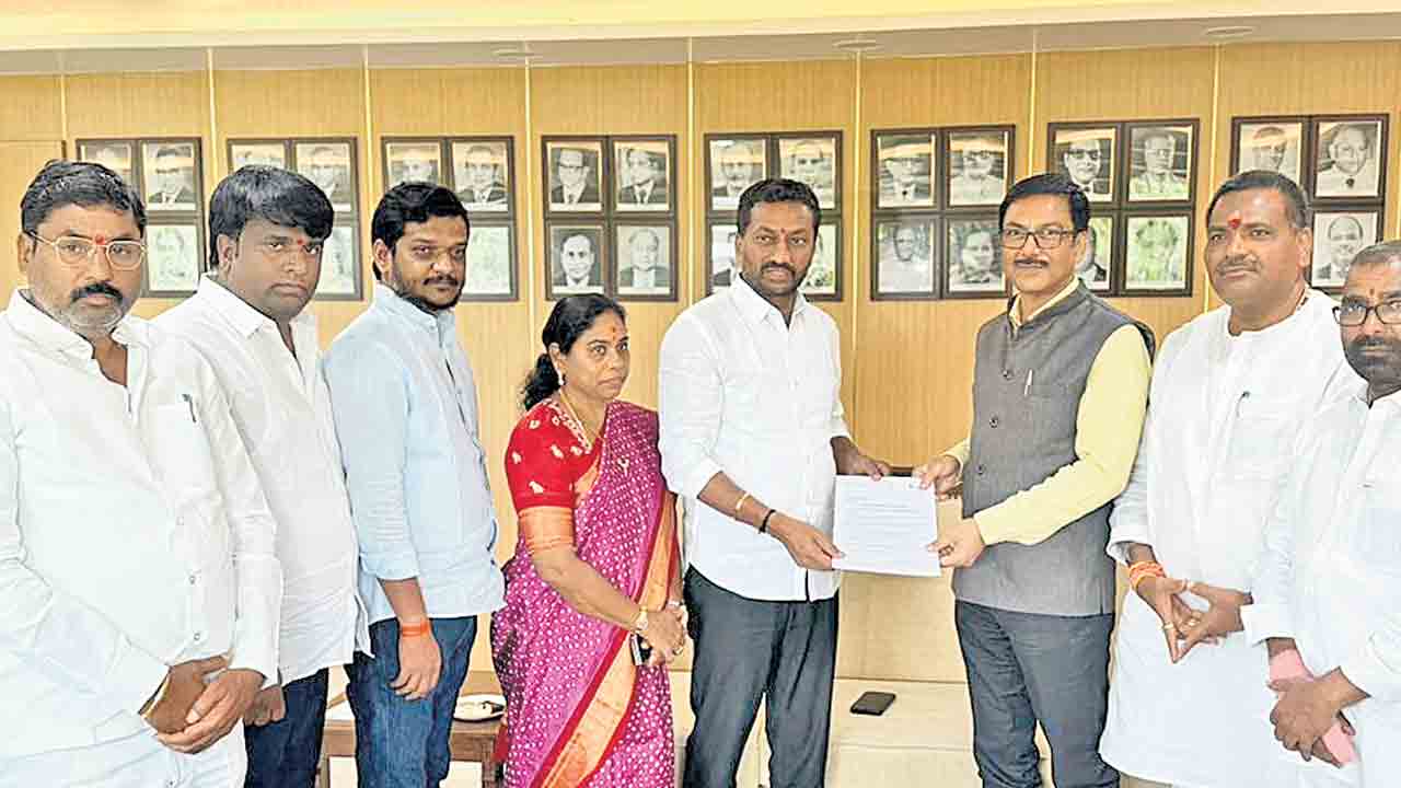 పెండింగ్‌ సమస్యలు పరిష్కరించాలి