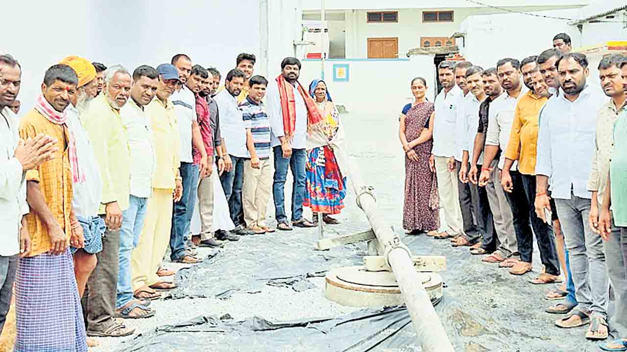 అంతర్గత రోడ్ల నిర్మాణానికి ప్రాధాన్యం