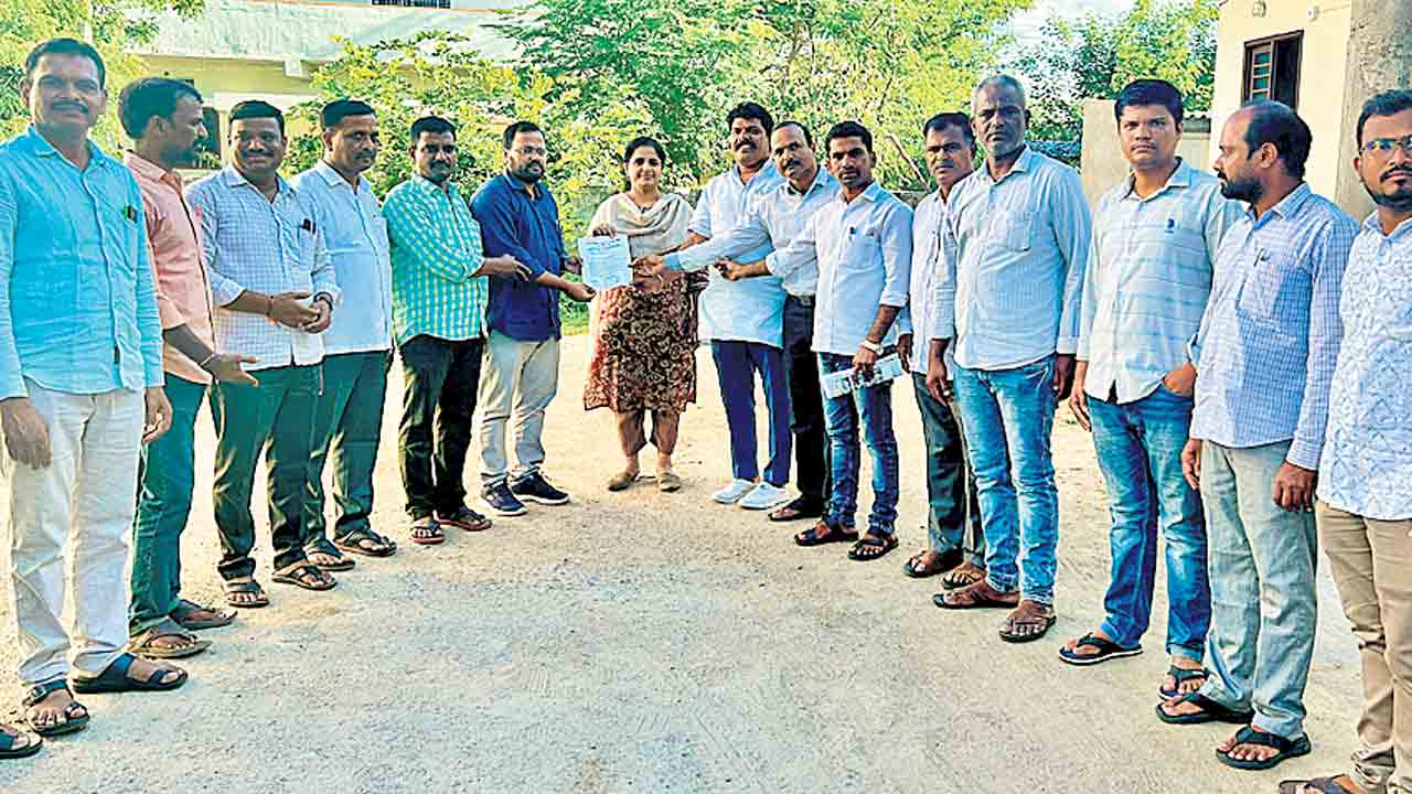 ఉపాధ్యాయులకు న్యాయం చేయాలి