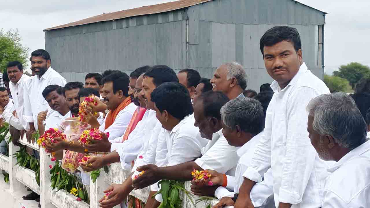 ప్రతి ఎకరాకూ సాగునీరందిస్తాం