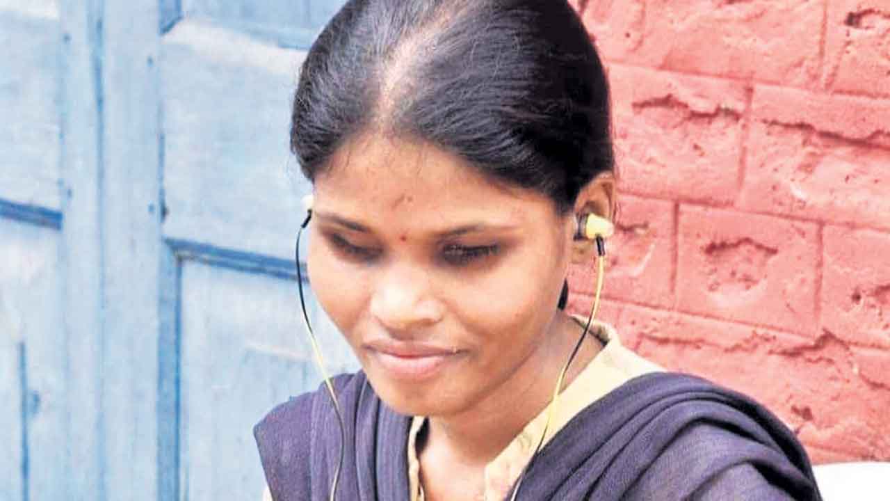 చీకట్లను చీల్చుకుని..