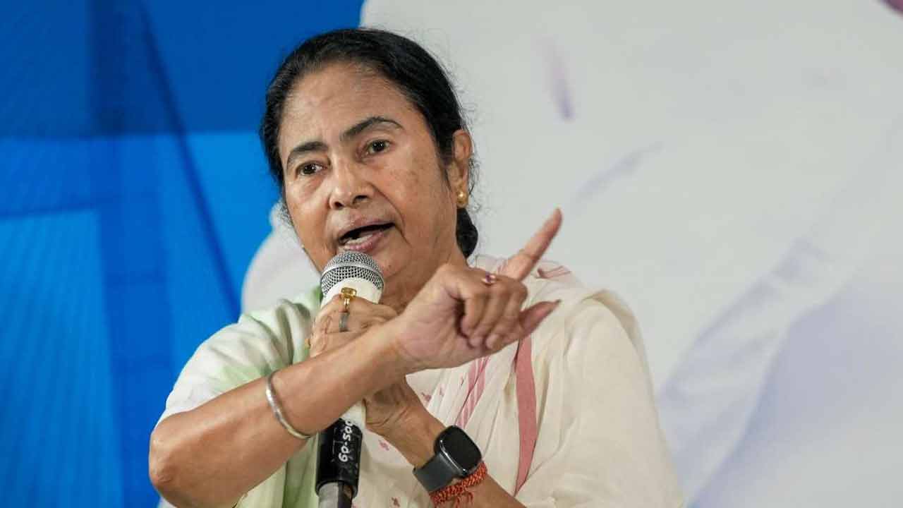 Mamata Banerjee | ఆ మూడు చట్టాల అమలును వాయిదా వేయండి.. ప్రధాని మోదీకి మమతాబెనర్జి లేఖ