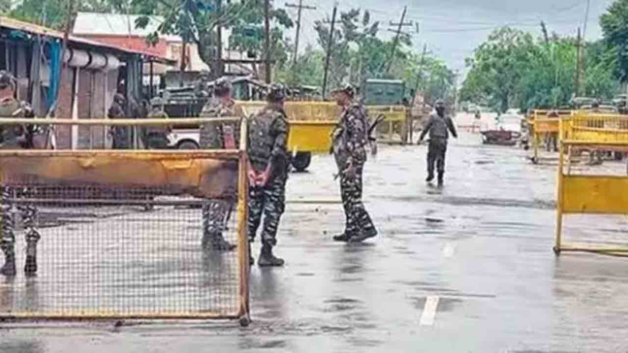 Manipur violence | మణిపూర్‌లో ఆగని హింస.. పోలీస్‌ చెక్‌ పోస్ట్‌, లారీకి నిప్పు