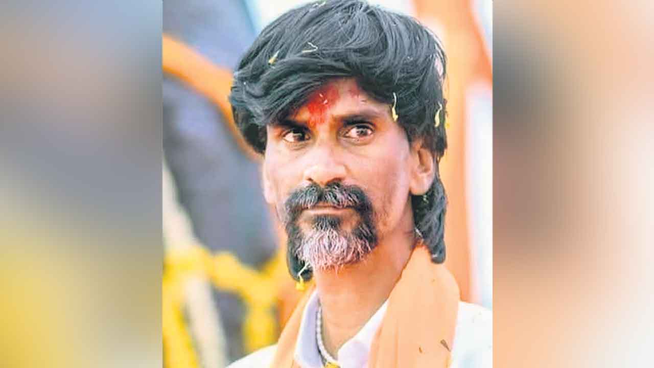 మరాఠా రిజర్వేషన్ల కోసం మళ్లీ నిరాహార దీక్ష