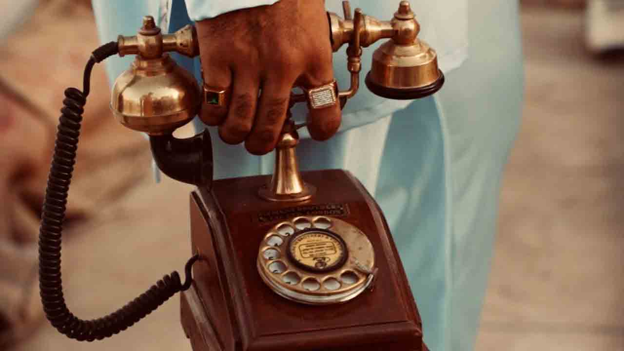 Matka | మట్కా టీం బ్యాక్‌ టు సెట్స్‌.. వింటేజ్‌ ఫోన్‌తో వరుణ్‌ తేజ్‌