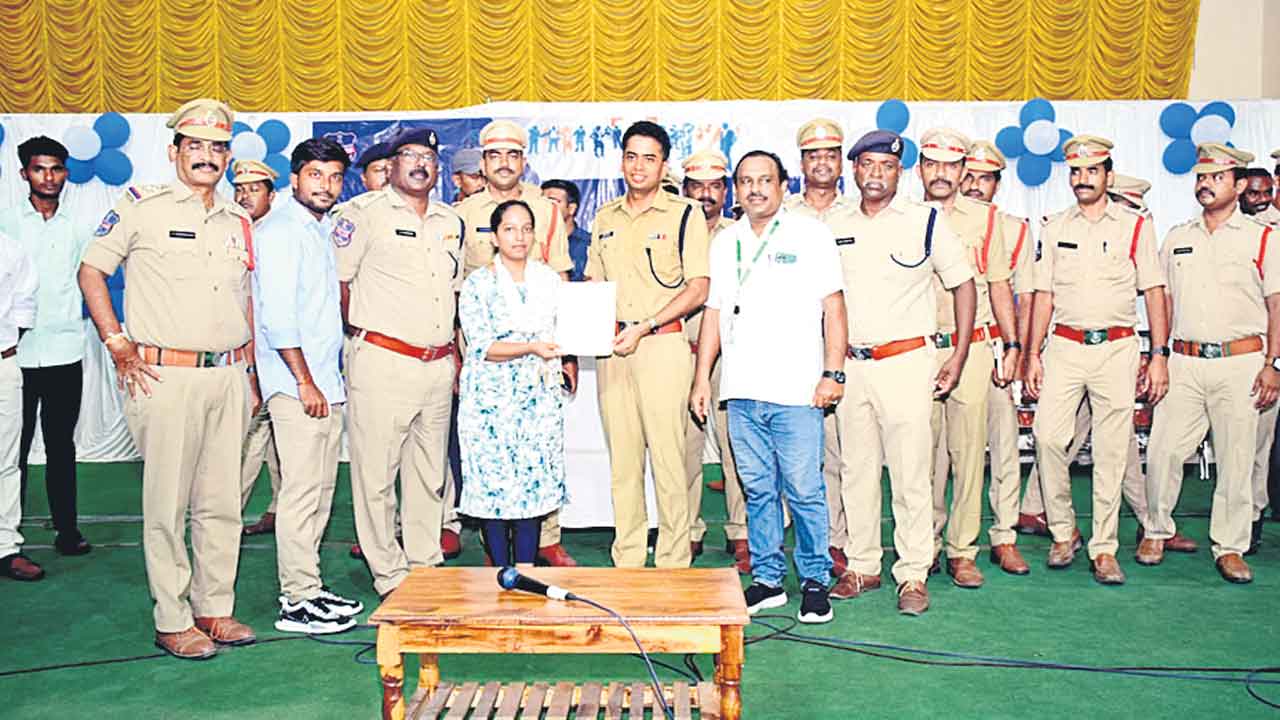 సిరిసిల్లలో పోలీస్‌ శాఖ మెగా జాబ్‌ మేళా