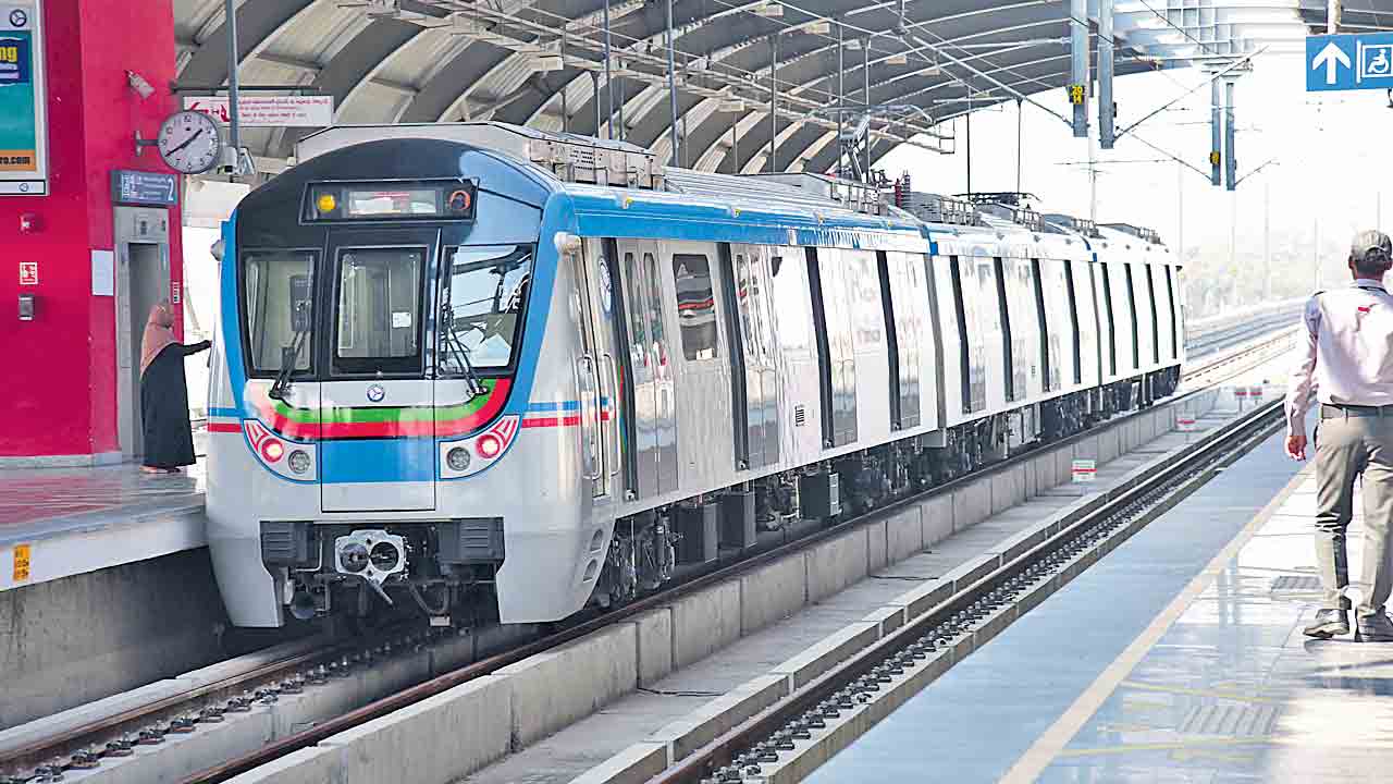మెట్రో రెండో దశకు అడ్డంకులు