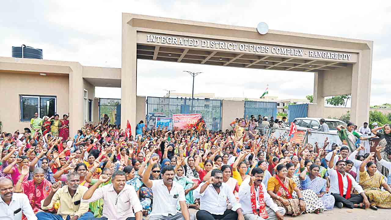 పెండింగ్‌ బిల్లులను చెల్లించాలి