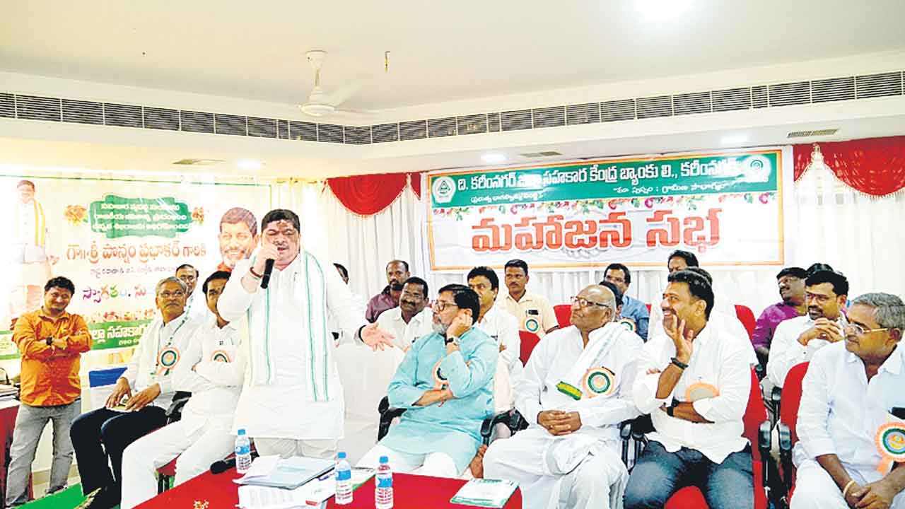 రాజకీయాలకతీతంగా సేవలు అందాలి