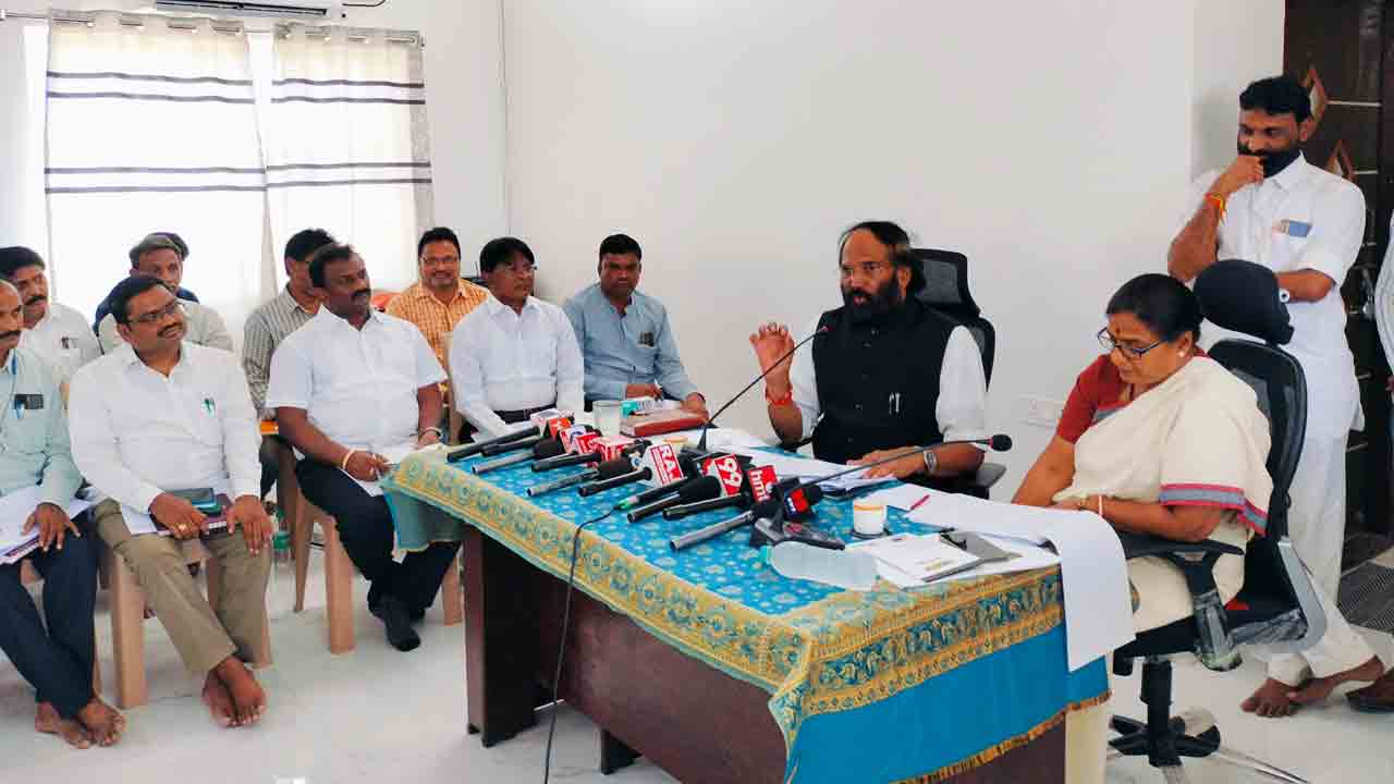 అభివృద్ధి పనులను వేగవంతం చేయాలి